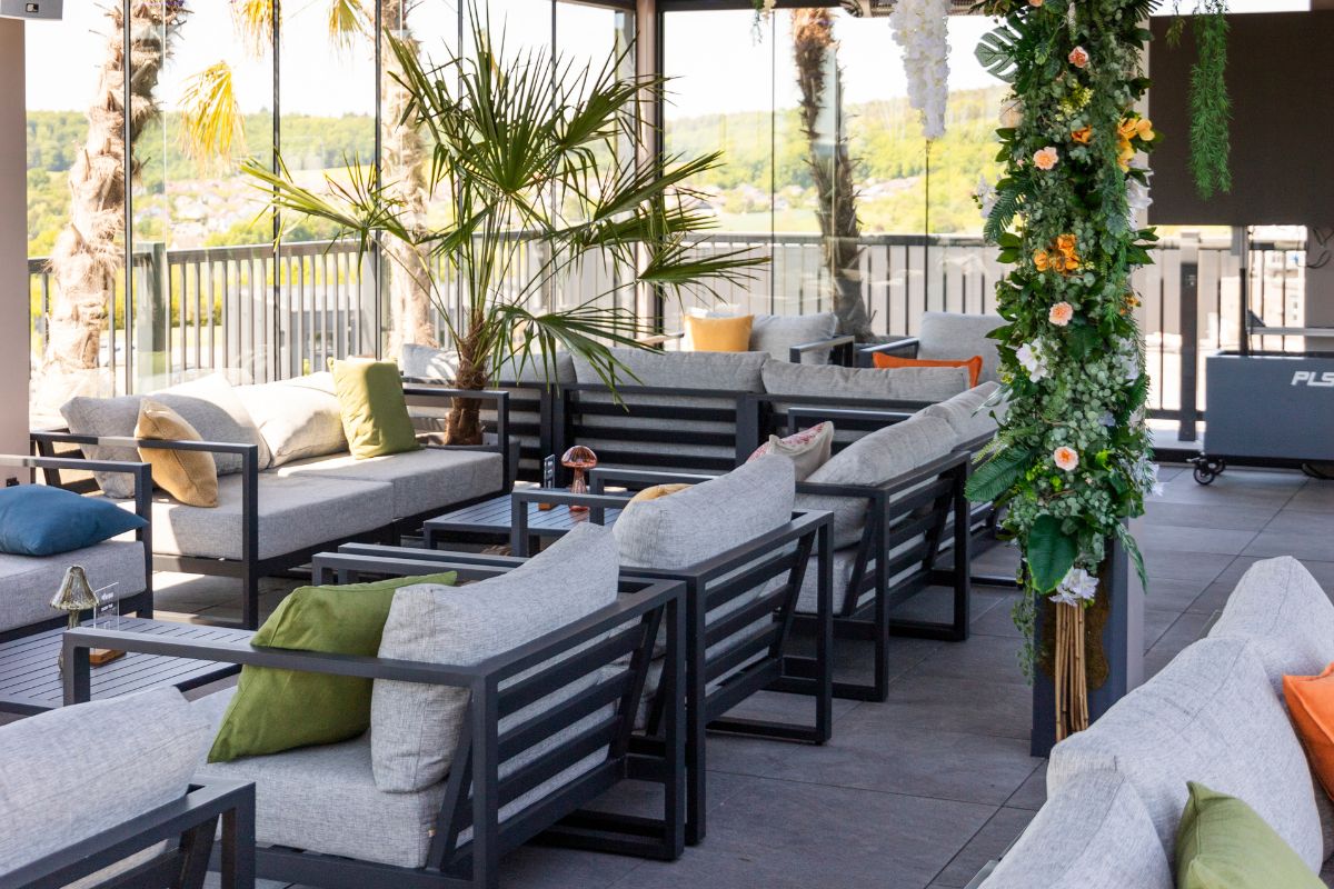 SkyBar – Dachterrasse mit Beachflair im Ibiza-Stil in Fulda